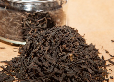 Для приготовления иван-чая в домашних условиях растение собирают, ферментируют и сушат. Во время сбора урожая листья засоряются. Его сортируют на б...